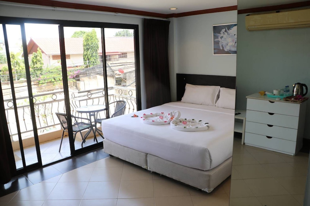 Deluxe Double Room, 1 King Bed, Non Smoking, City View