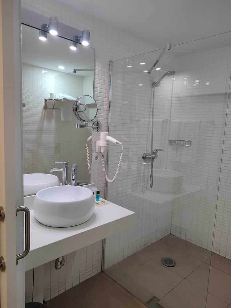 Double Room - Photo 9