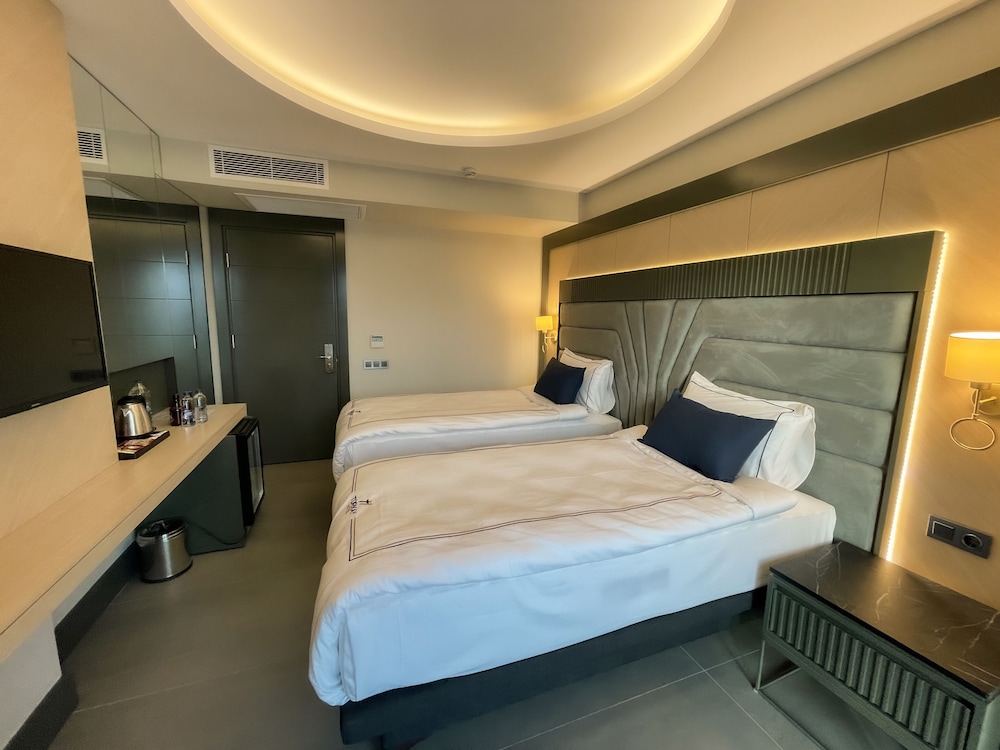 Standard Room, Multiple Beds, City View