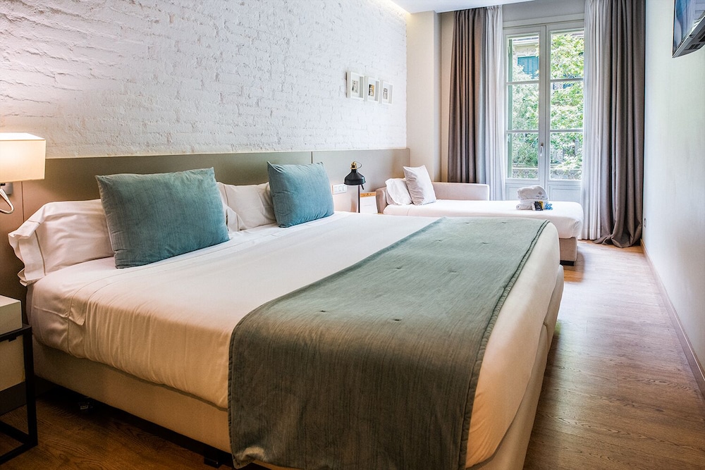 Habitación doble con cama supletoria, exterior, con vista al patio interior