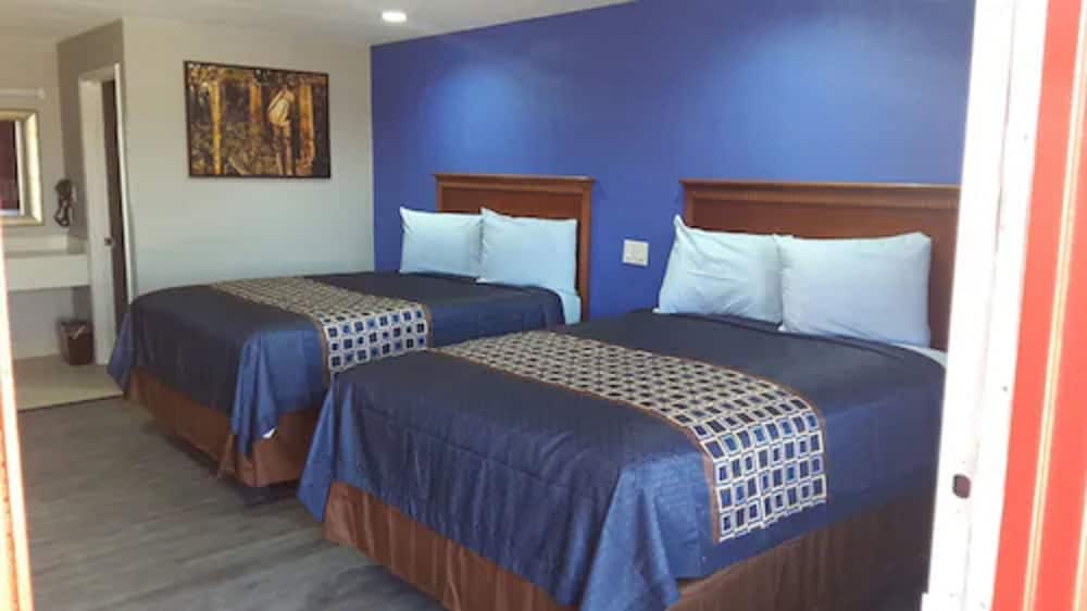 Standard Room, 2 Queen Beds, Non Smoking photo 1