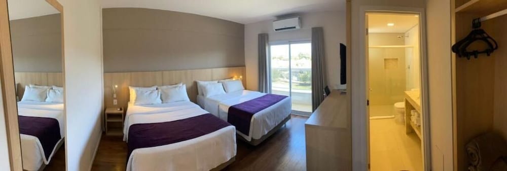 Standard Quadruple Room, 2 Queen Beds photo 1