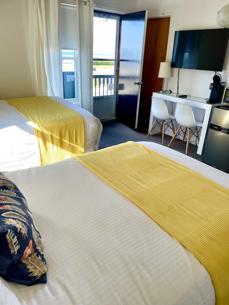 Executive Room, 2 Double Beds, Balcony, Beach View (201)