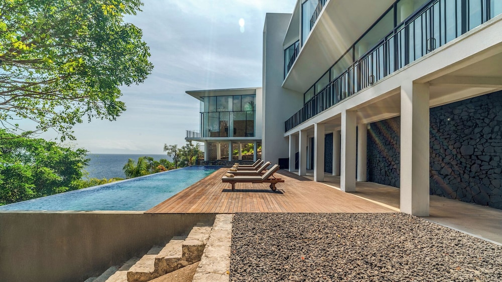 Villa photo 1