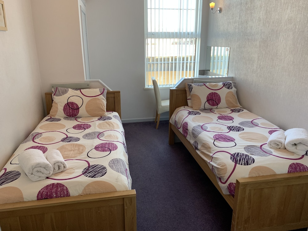 Twin Room, Ensuite photo 3
