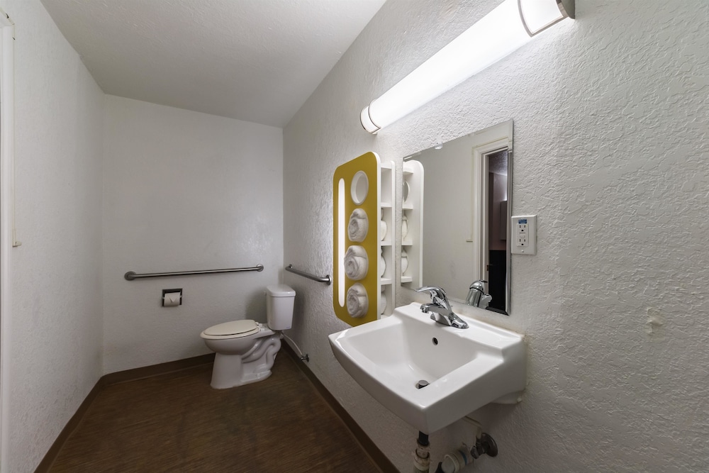Standard Room, 2 Double Beds, Non Smoking - Photo 13