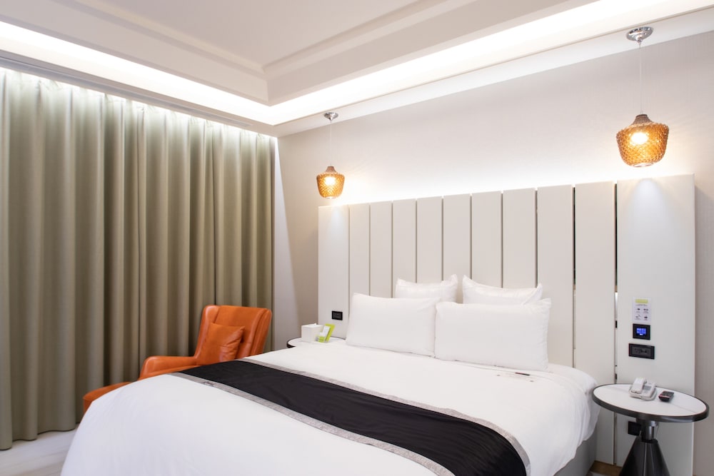 Monarch Double Room photo 1