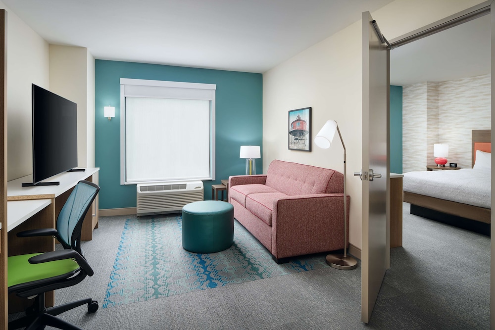 Suite, 1 King Bed, Accessible, Bathtub photo 2