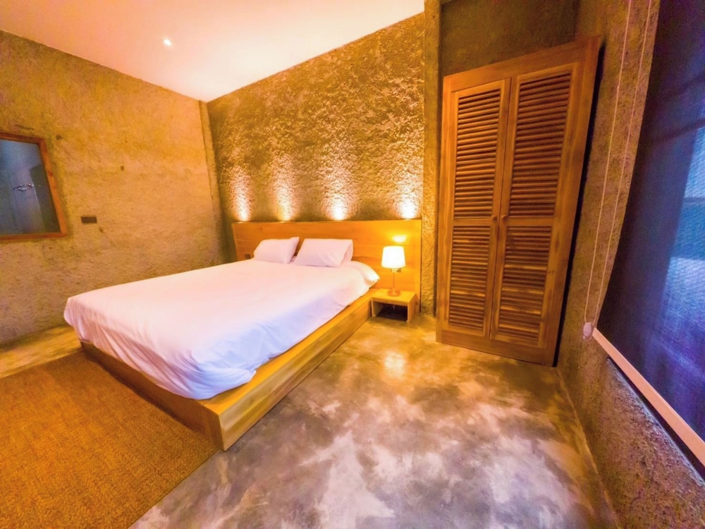 Superior Jacuzzi Room - Photo 8