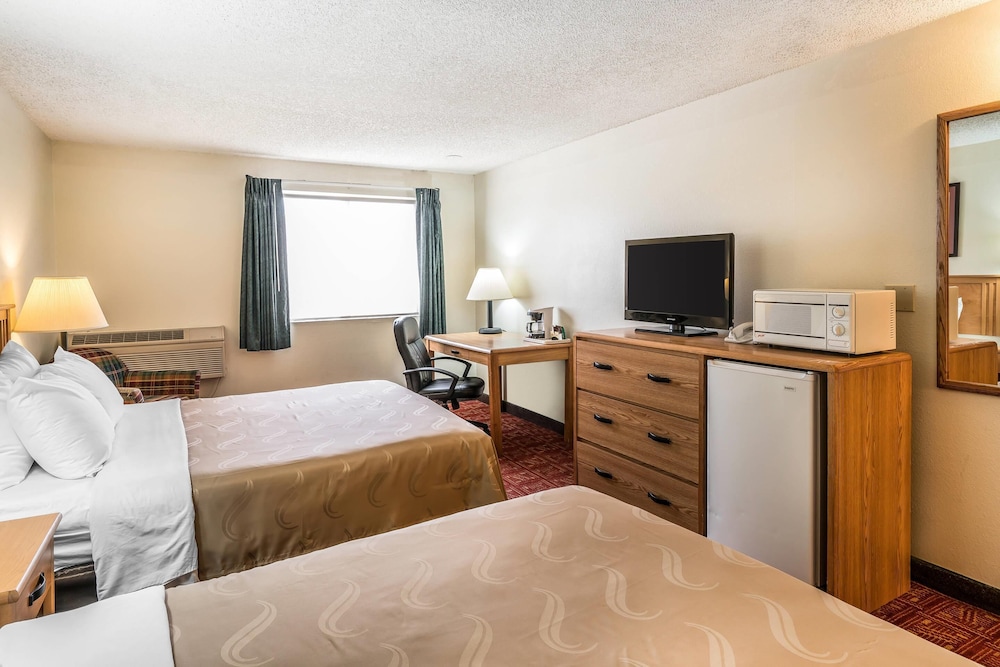 Standard Room, 2 Queen Beds, Non Smoking photo 2