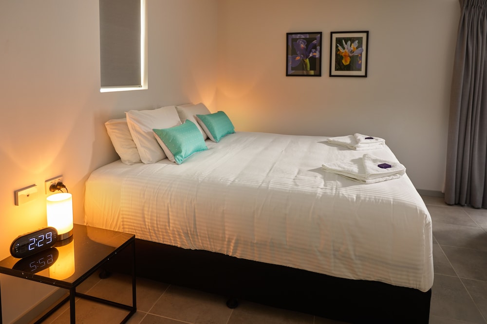 Studio Apartment - Photo 8