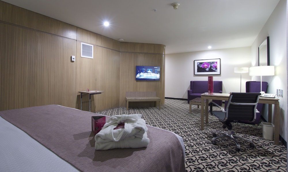 Junior Suite, 1 King Bed - Photo 3