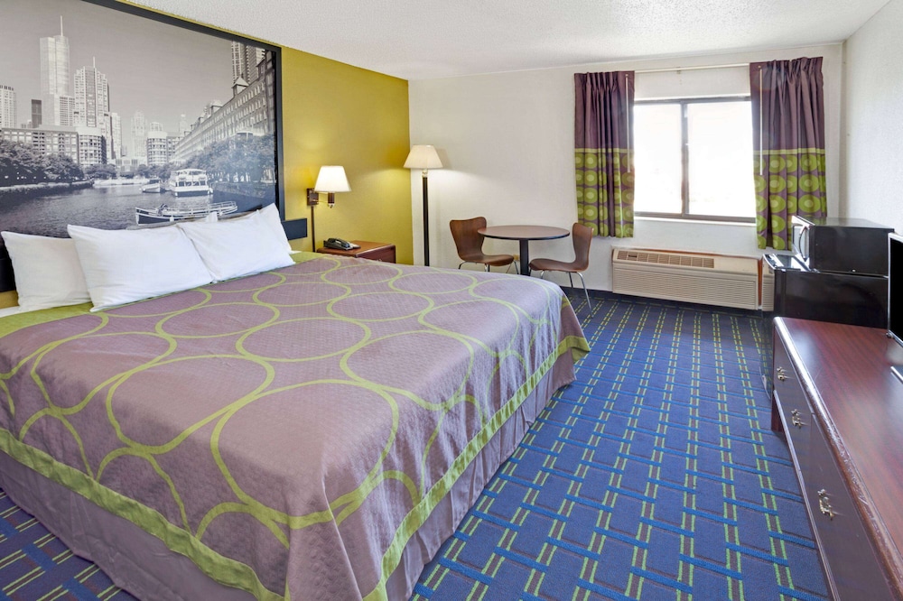 Studio Suite, 1 King Bed, Non Smoking - Photo 2