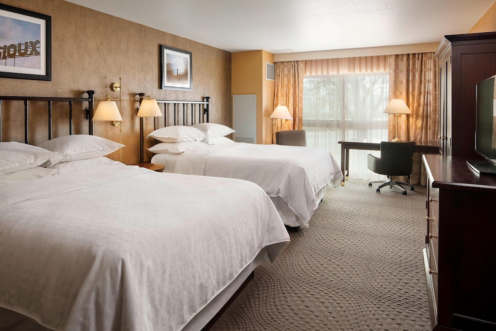 Executive Room, 2 Queen Beds, Tower - Photo 1