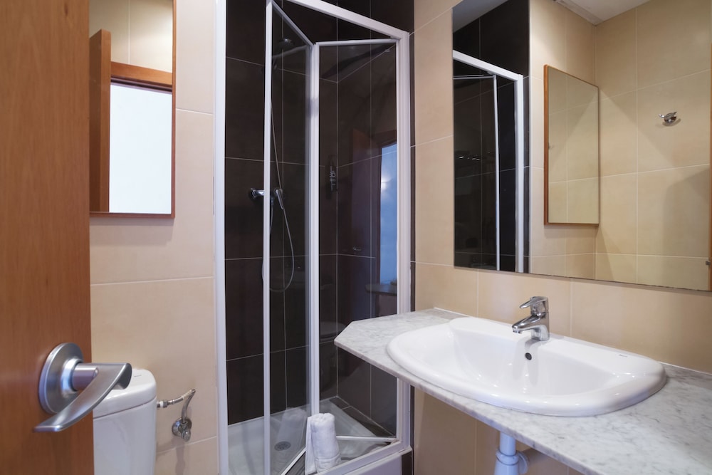 Standard Quadruple Room, 1 Bedroom, Pool View (3 adults + 1 child) - Photo 5