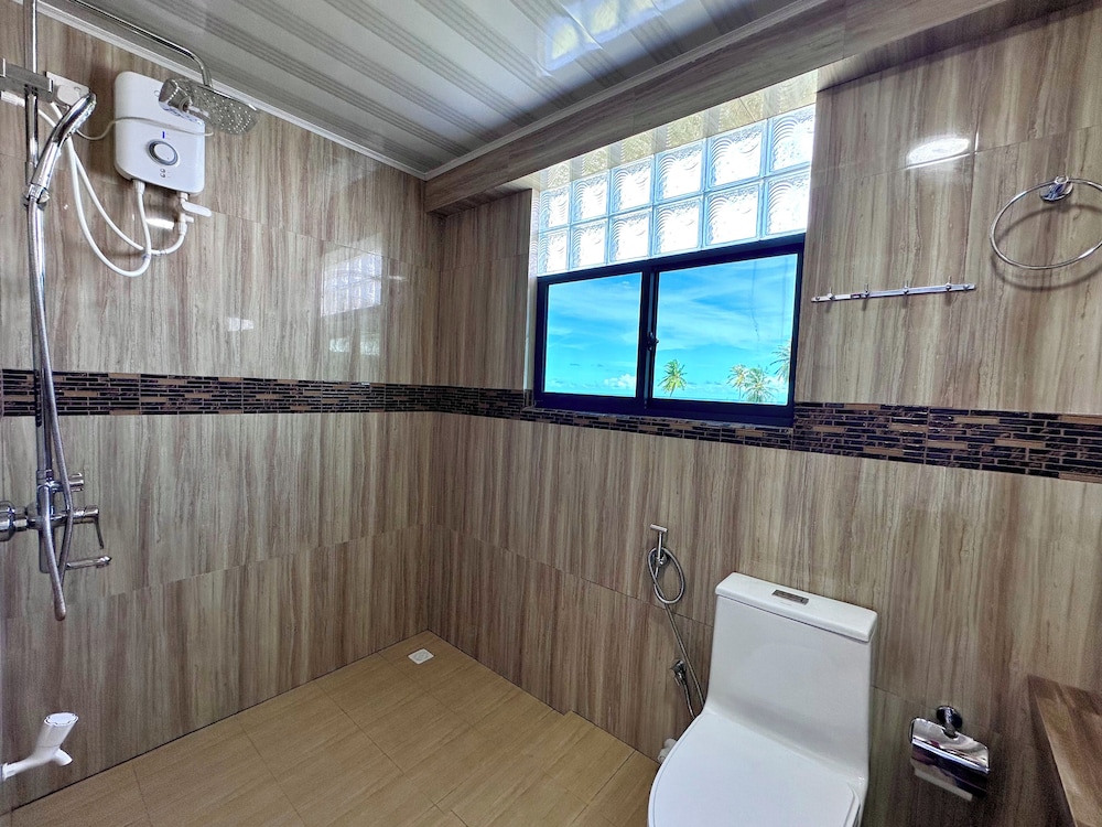 Deluxe Triple Room - Photo 12