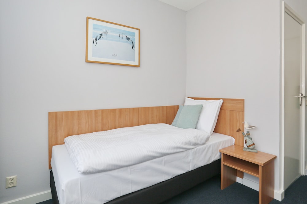 Economy Room, 2 Single Beds photo 3