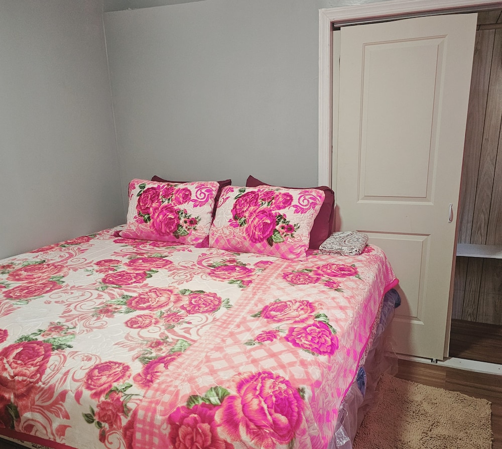Elite Double Room, 1 King Bed, Non Smoking, Private Bathroom photo 1