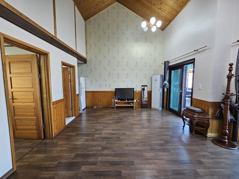 Basic Room, 2 Bedrooms (deulgughwa)