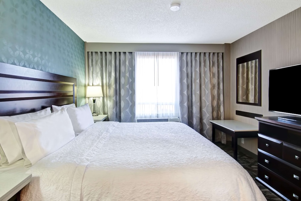Suite, 1 King Bed, Non Smoking - Photo 2