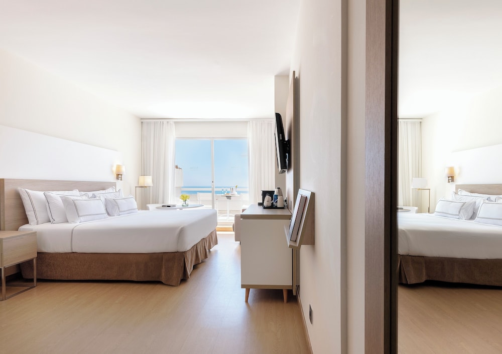 Premium Room, Sea View (2 Adults + 1 Child) - Photo 18