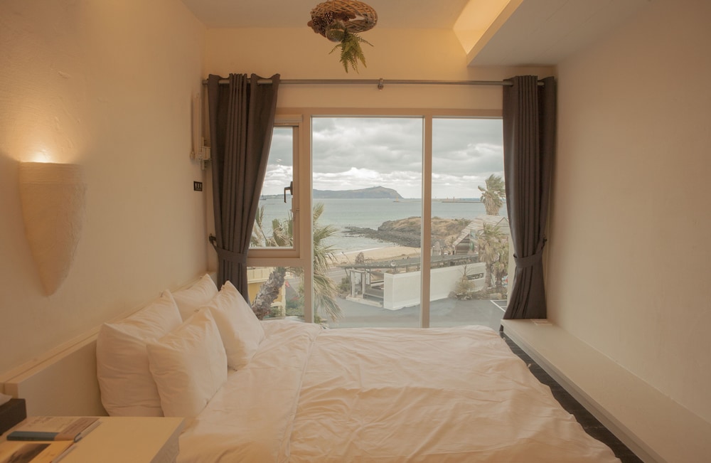 Standard Double Room (3,4F) - Photo 3