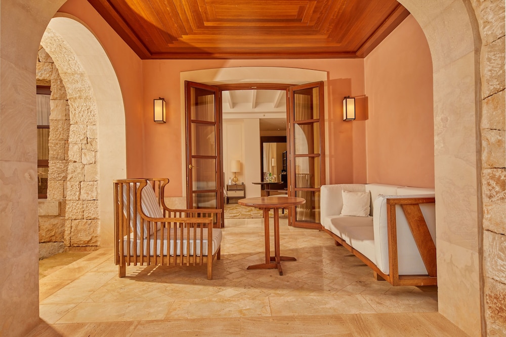 Deluxe Room (Grand)