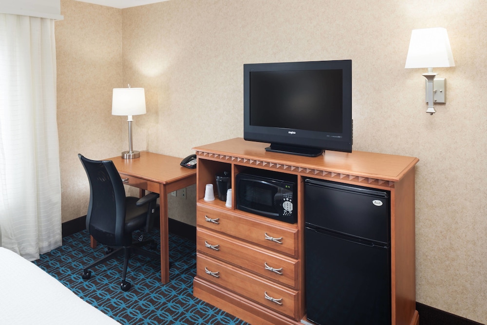 Room, 1 King Bed (Hearing Accessible) - Photo 2