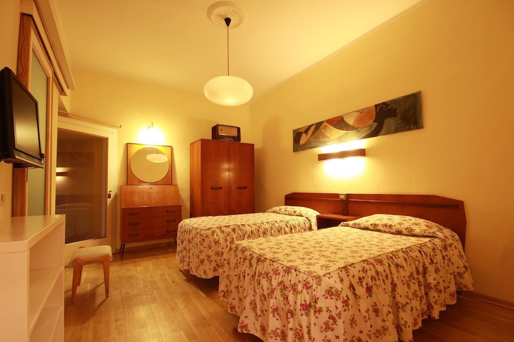 Twin Room, 2 Twin Beds - Photo 2