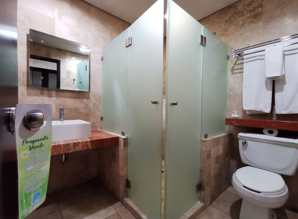 Room, 2 Double Beds, Partial Ocean View - Photo 7