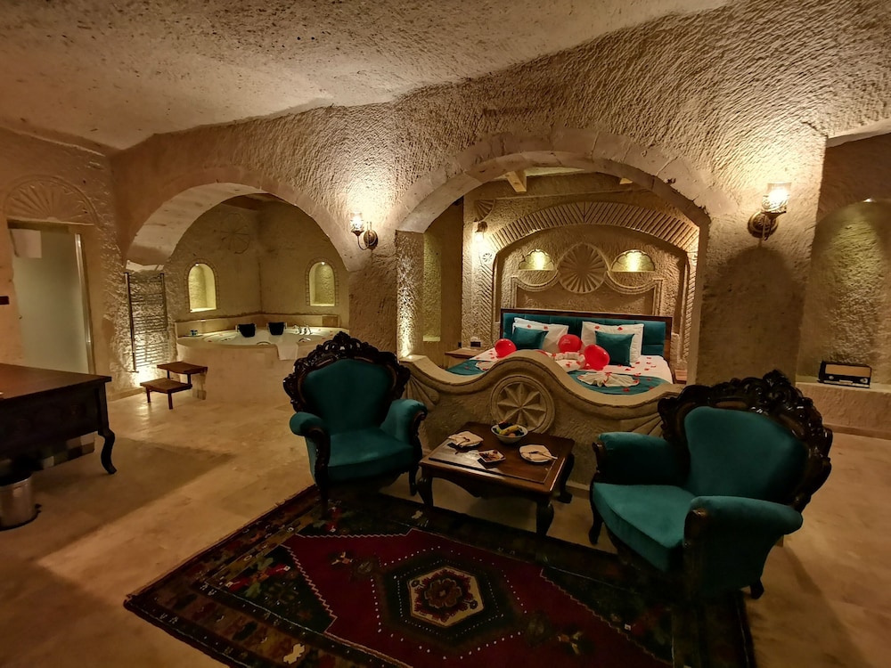 Royal Cave Suite - Photo 8