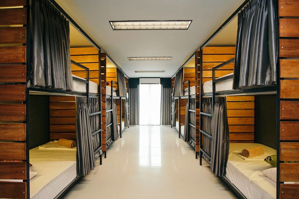 12-Bed Mixed Dormitory With Shared Bathroom photo 1