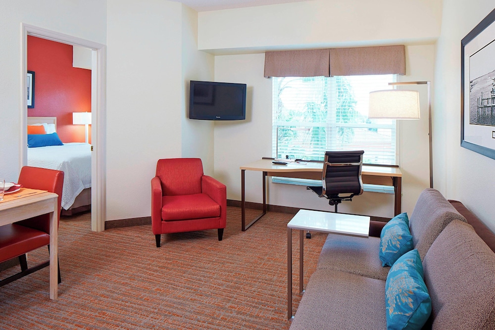 Suite, 1 Bedroom - Photo 1