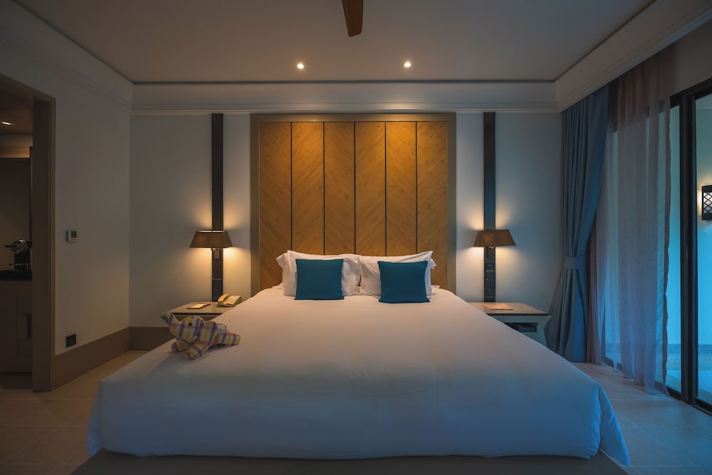 Deluxe Room, 1 King Bed (Garden Pavilion) - Photo 9