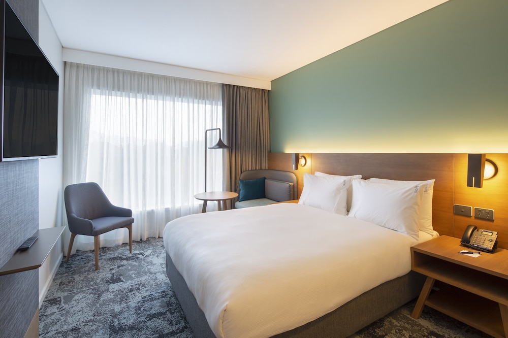 Room, 1 Queen Bed (Gondola View with Free Breakfast) - Photo 4