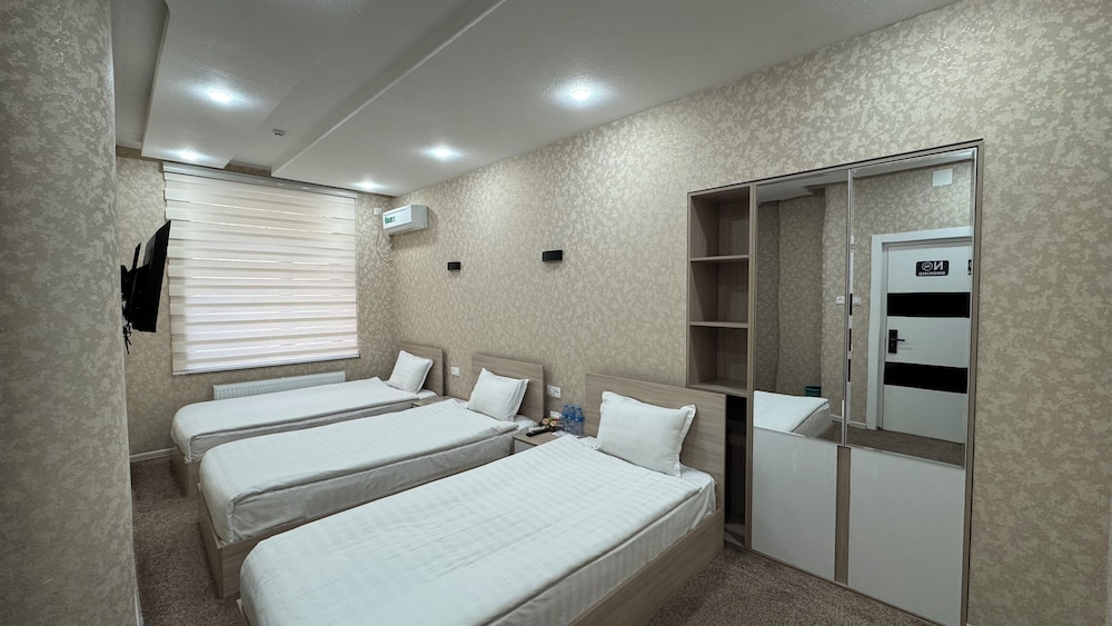 Deluxe Triple Room, Courtyard View