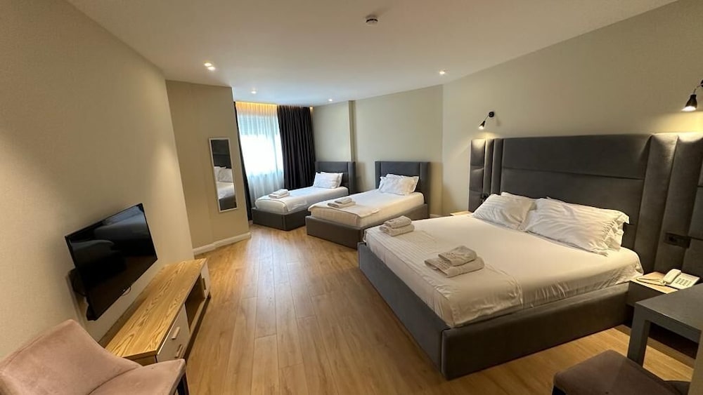 Deluxe Quadruple Room, City View photo 1
