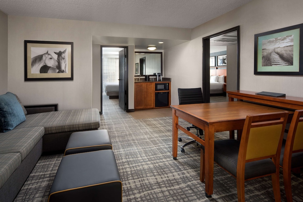 Suite, 2 Bedrooms - Photo 6