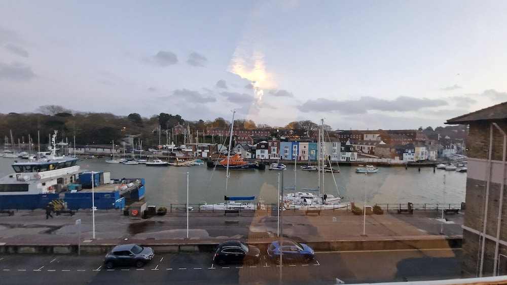 Double Room, Ensuite, Harbor View (Room 9, Top Floor) photo 2