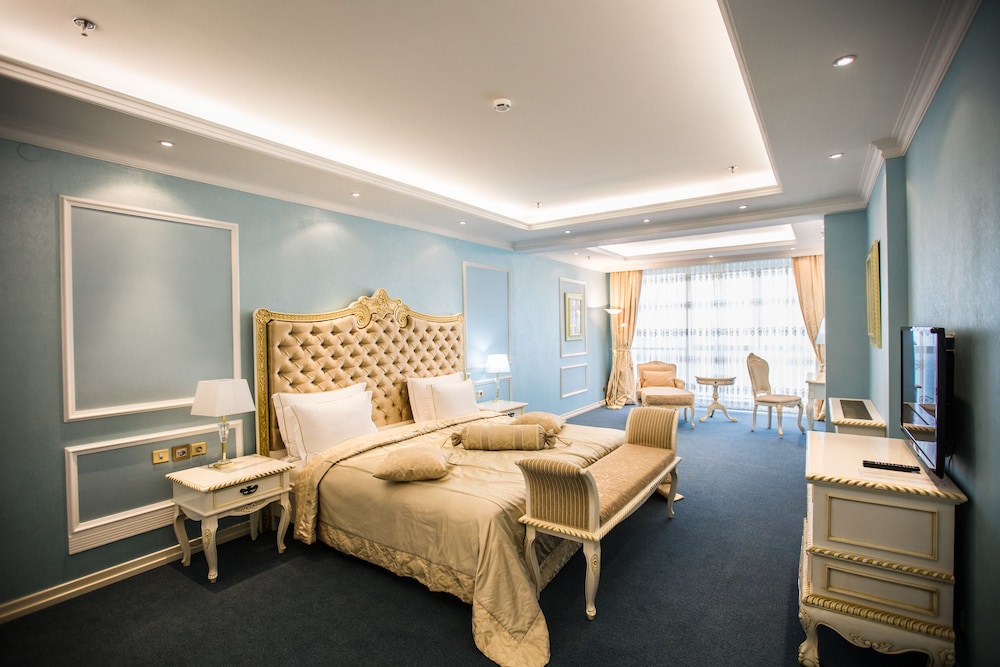 Royal Suite photo 1