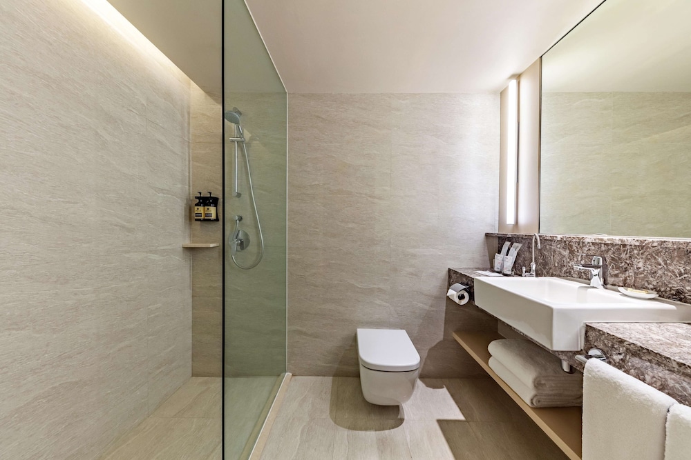 Premier Room with SGD20 Dining Credits and Late Check-Out at 2PM thumbnail 6
