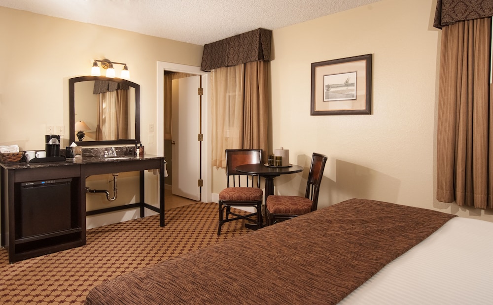 Standard Sandpiper Lodge Room 1 King