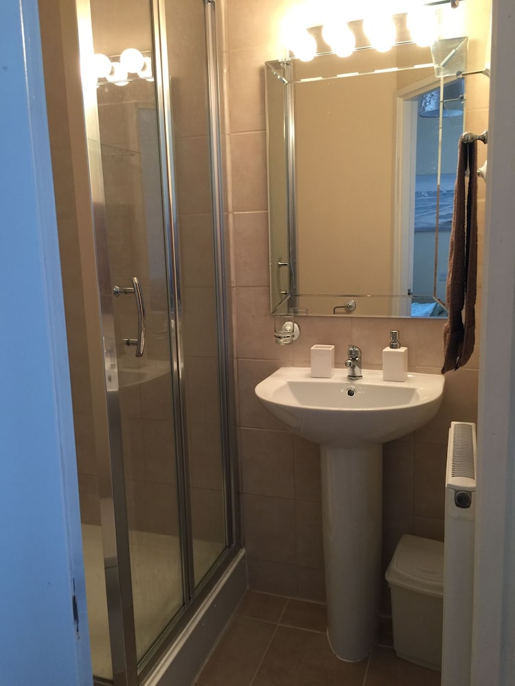 Economy Double Room, Private Bathroom (Room 2) photo 2