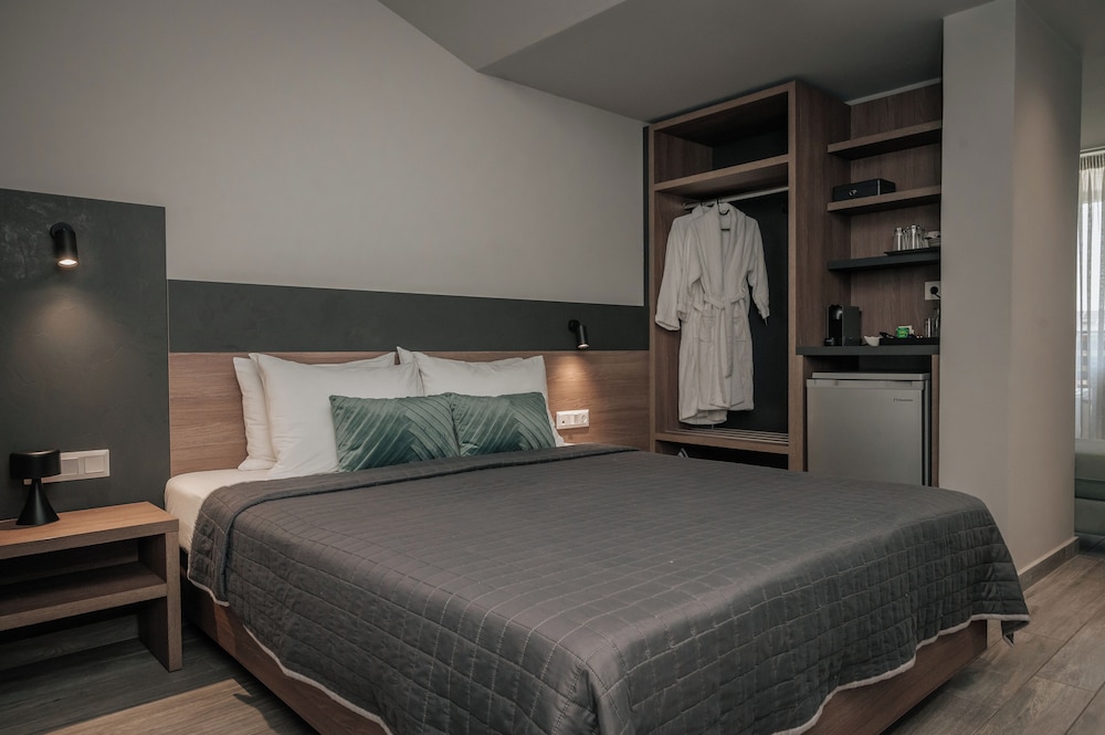Queen Deluxe Room - Photo 2