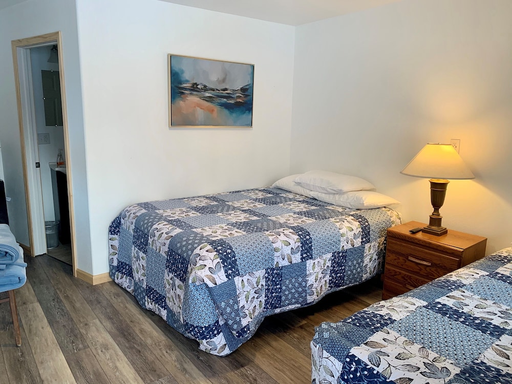 Standard Room, Multiple Beds photo 1