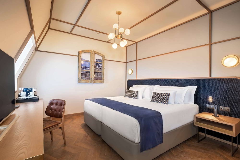 Deluxe Room - Photo 8