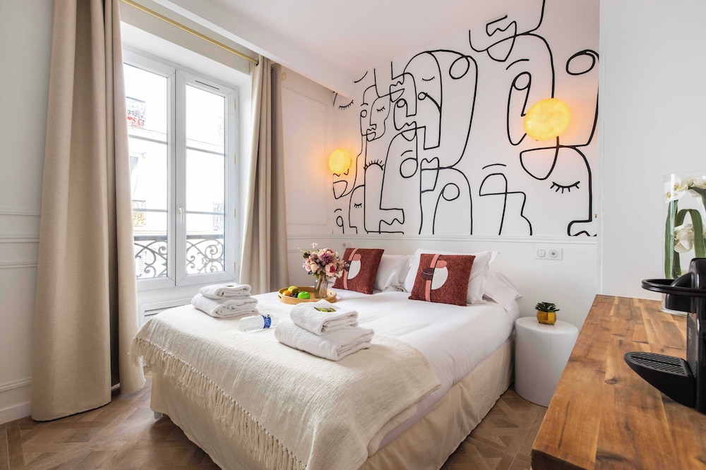 Double Room (9)