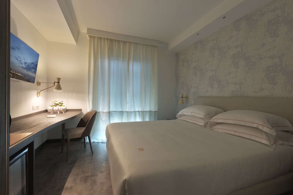 Double or Twin Room, Non Smoking, City View