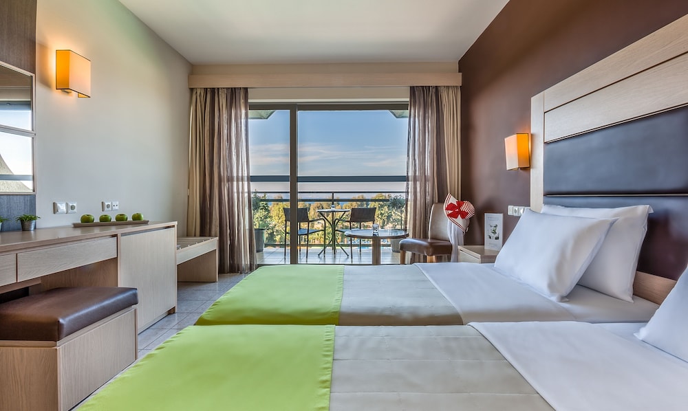 Double Room, Partial Sea View - Photo 1