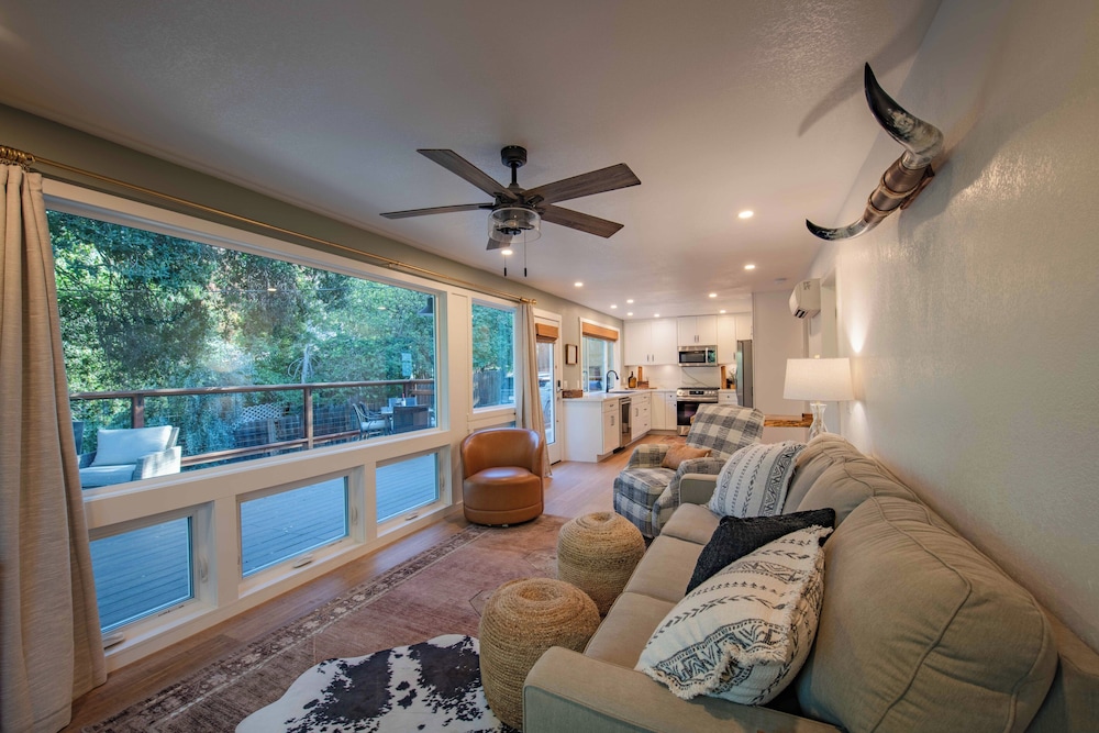 House, Multiple Beds, Patio, Garden View (Downtown Treehouse) photo 1